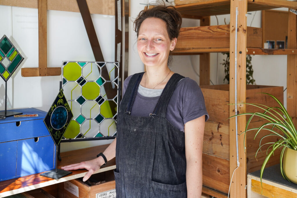 L'atelier se déroulera avec Delphine Legros, vitrailliste depuis 15 ans